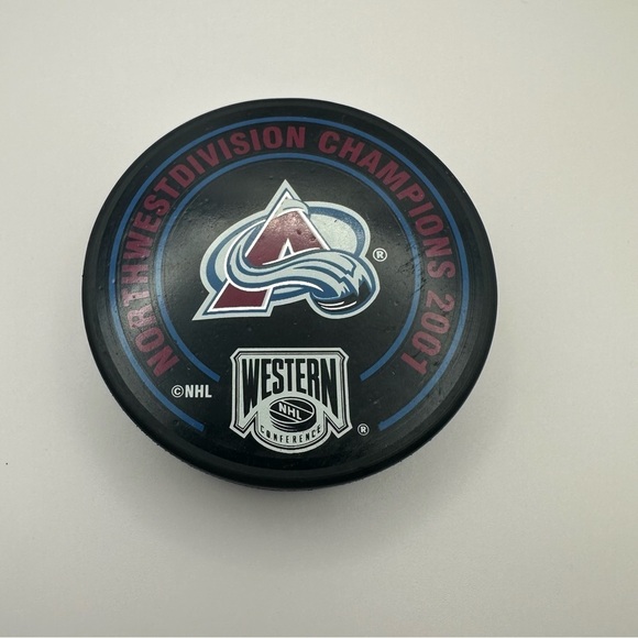 2001 NORTHWEST DIVISION CHAMPIONS WESTERN CONFERENCE OFFICIAL HOCKEY PUCK NHL - Picture 3 of 7